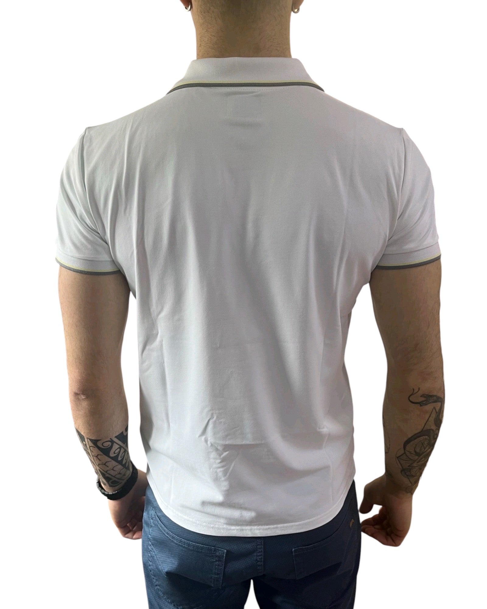 sh zero polo modello bianco 210x620